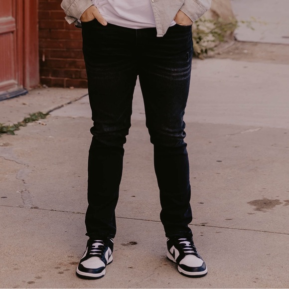 Preowned - Men’s American Eagle AirFlex 360 Black Distressed Jeans. Size 36 x 32 - Picture 8 of 8